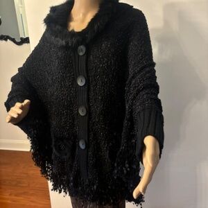 DOLMAN SLEEVES FAUX FUR TRIM  CARDIGAN ( PREOWNED)